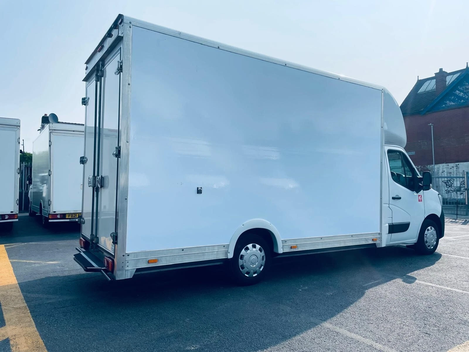 
								2024/74 Renault Master 2.3 145 l3 lwb Low loader Luton Van Euro 6 ULEZ COMPLIANT full									