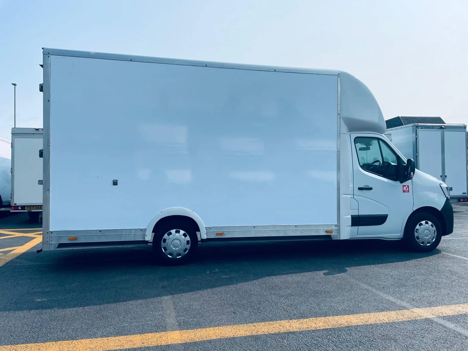 
								2024/74 Renault Master 2.3 145 l3 lwb Low loader Luton Van Euro 6 ULEZ COMPLIANT full									