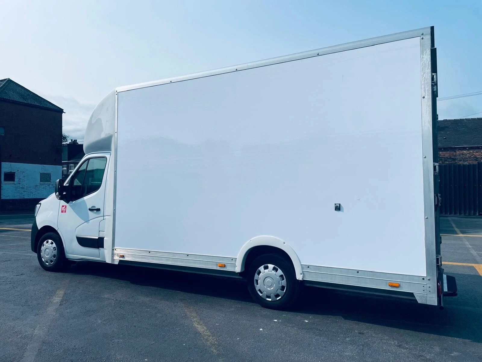 
								2024/74 Renault Master 2.3 145 l3 lwb Low loader Luton Van Euro 6 ULEZ COMPLIANT full									
