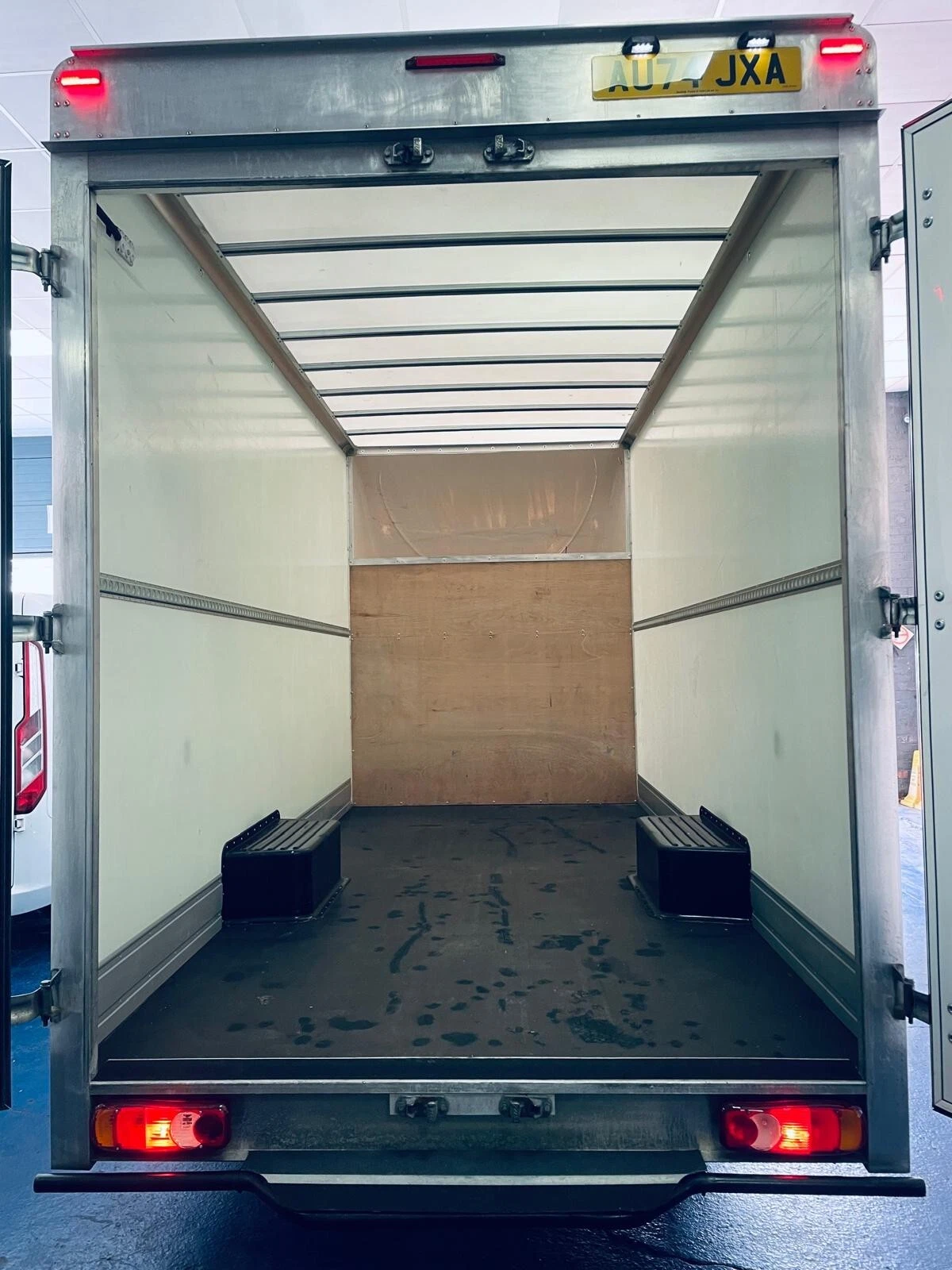 
								2024/74 Renault Master 2.3 145 l3 lwb Low loader Luton Van Euro 6 ULEZ COMPLIANT full									