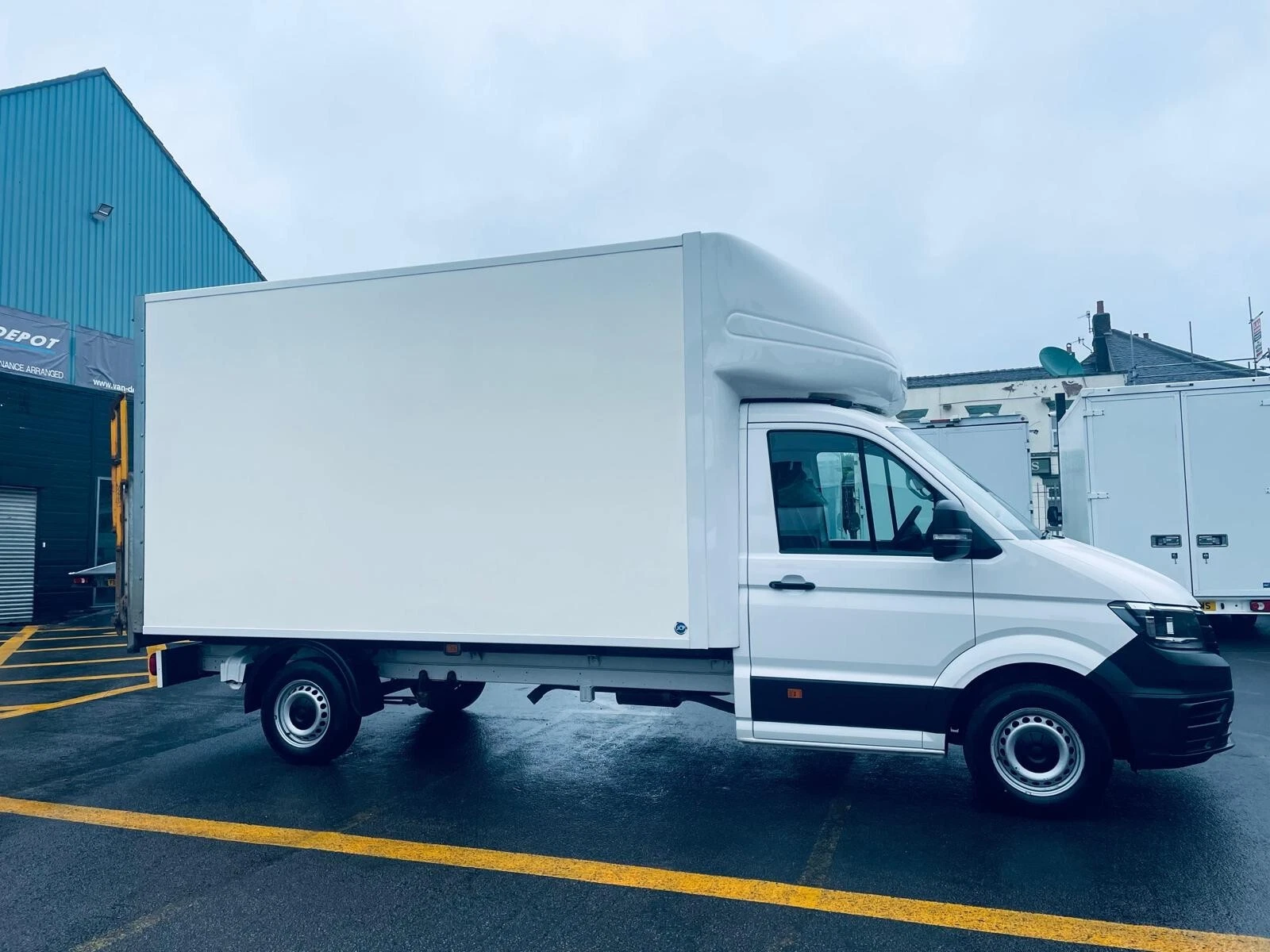 
								2021/71 volkswagen crafter 35 2.0tdi Luton tail lift Van Euro 6 ULEZ 74k full									