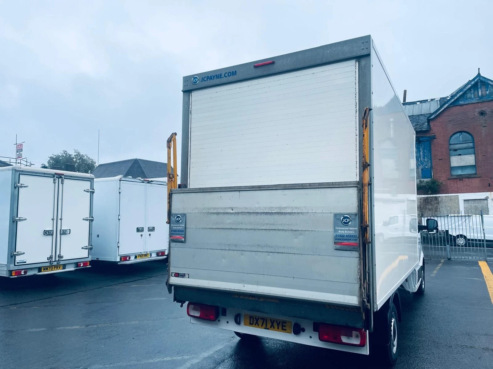 
								2021/71 volkswagen crafter 35 2.0tdi Luton tail lift Van Euro 6 ULEZ 74k full									