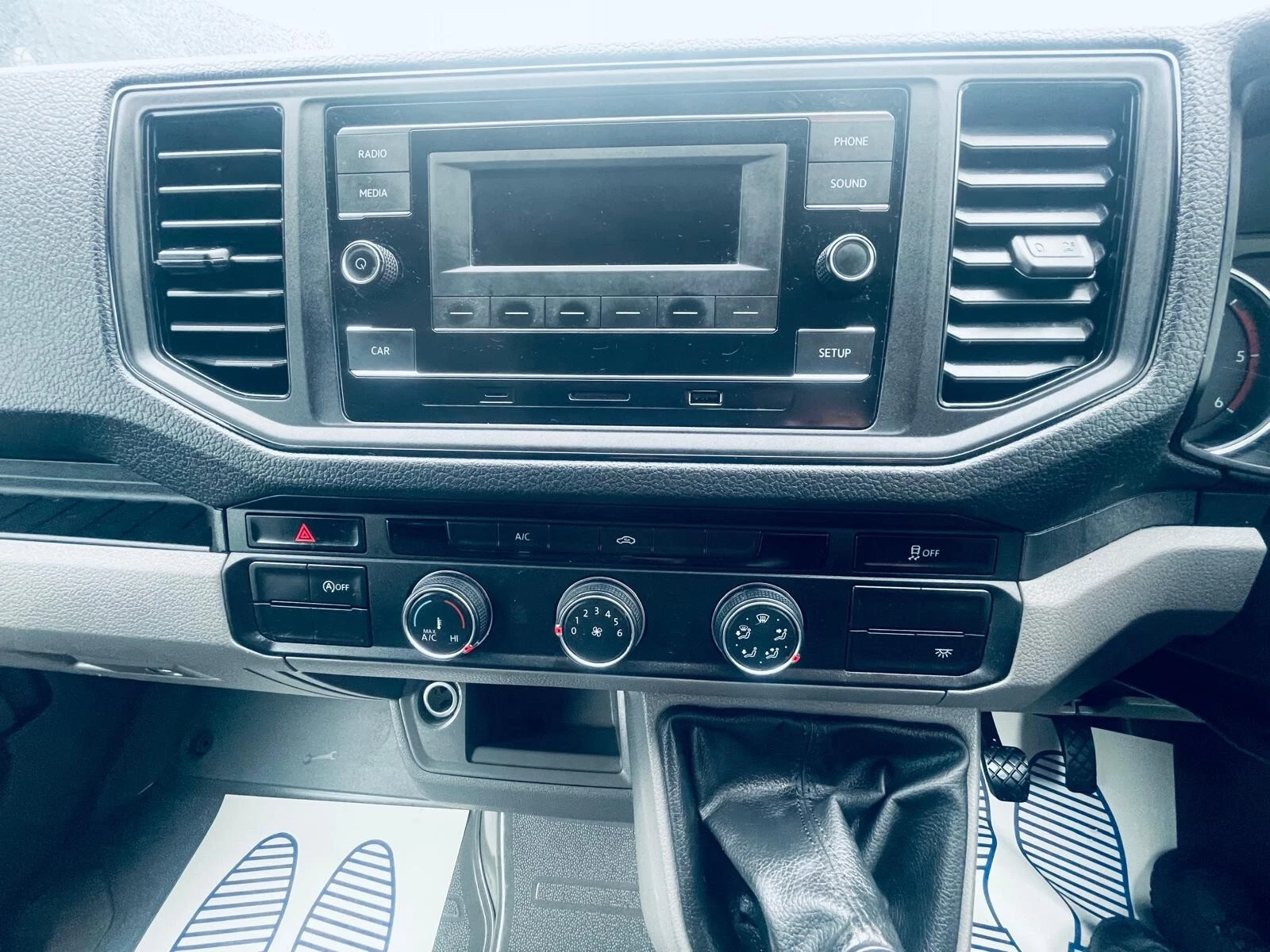 
								2021/71 volkswagen crafter 35 2.0tdi Luton tail lift Van Euro 6 ULEZ 74k full									