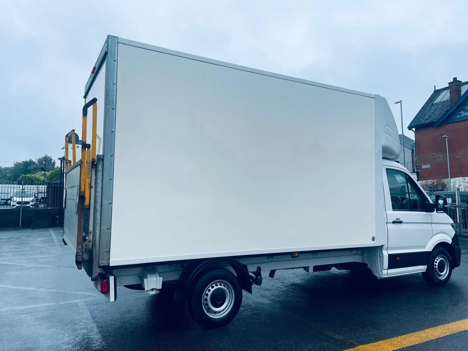 
								2021/71 volkswagen crafter 35 2.0tdi Luton tail lift Van Euro 6 ULEZ 74k full									