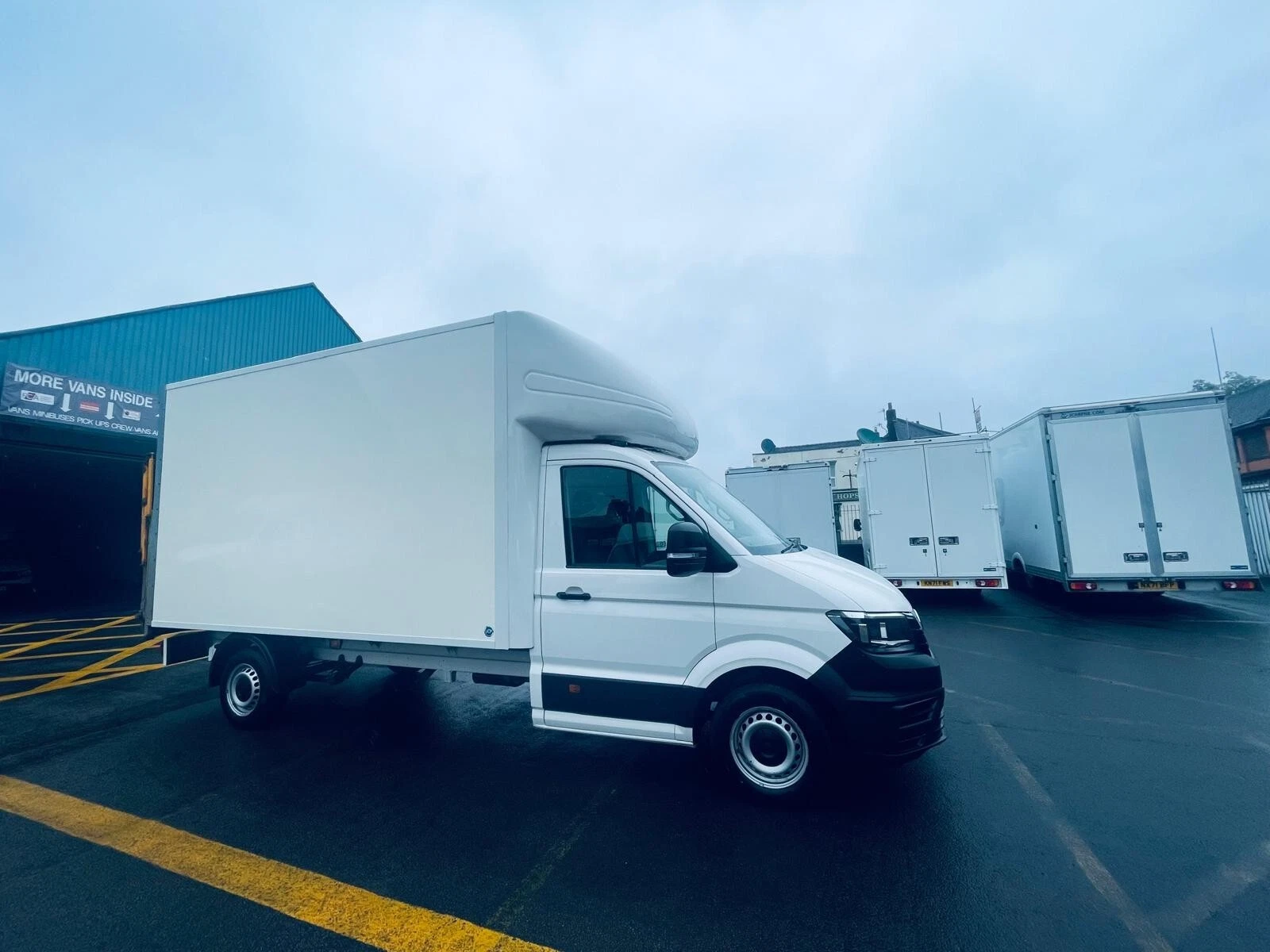 
								2021/71 volkswagen crafter 35 2.0tdi Luton tail lift Van Euro 6 ULEZ 74k full									