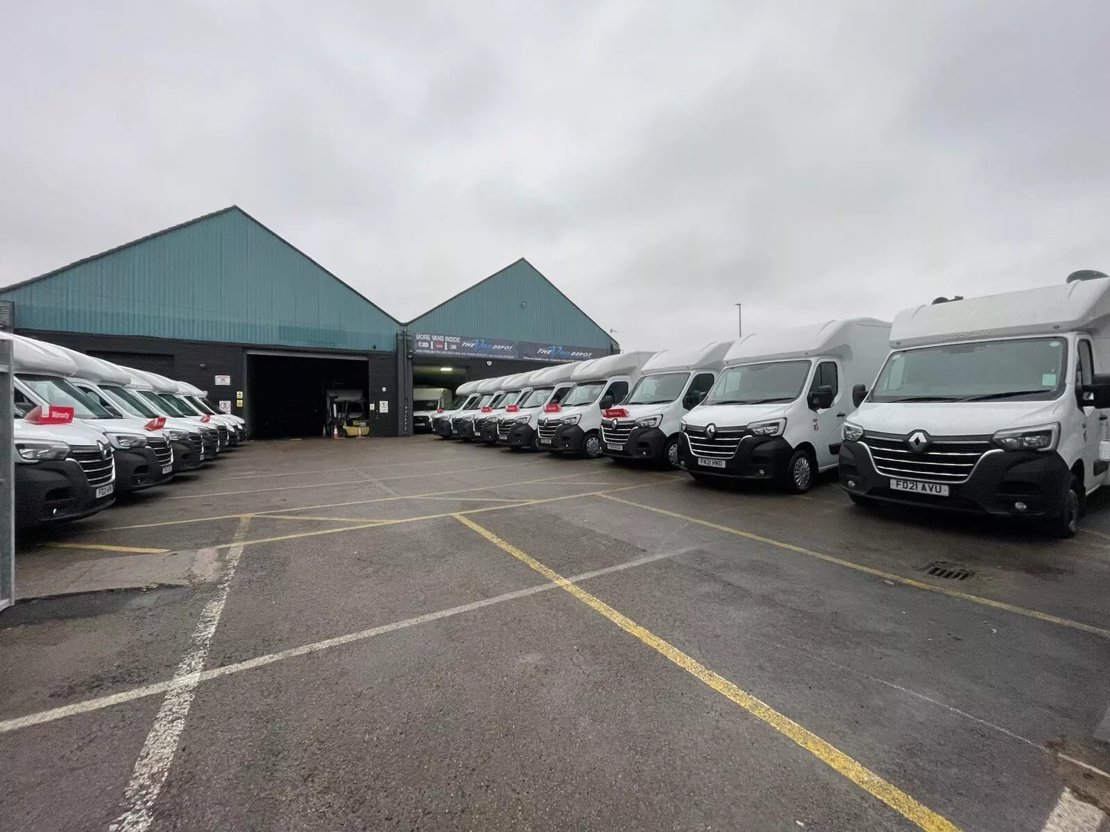 
								2021/71 volkswagen crafter 35 2.0tdi Luton tail lift Van Euro 6 ULEZ 74k full									