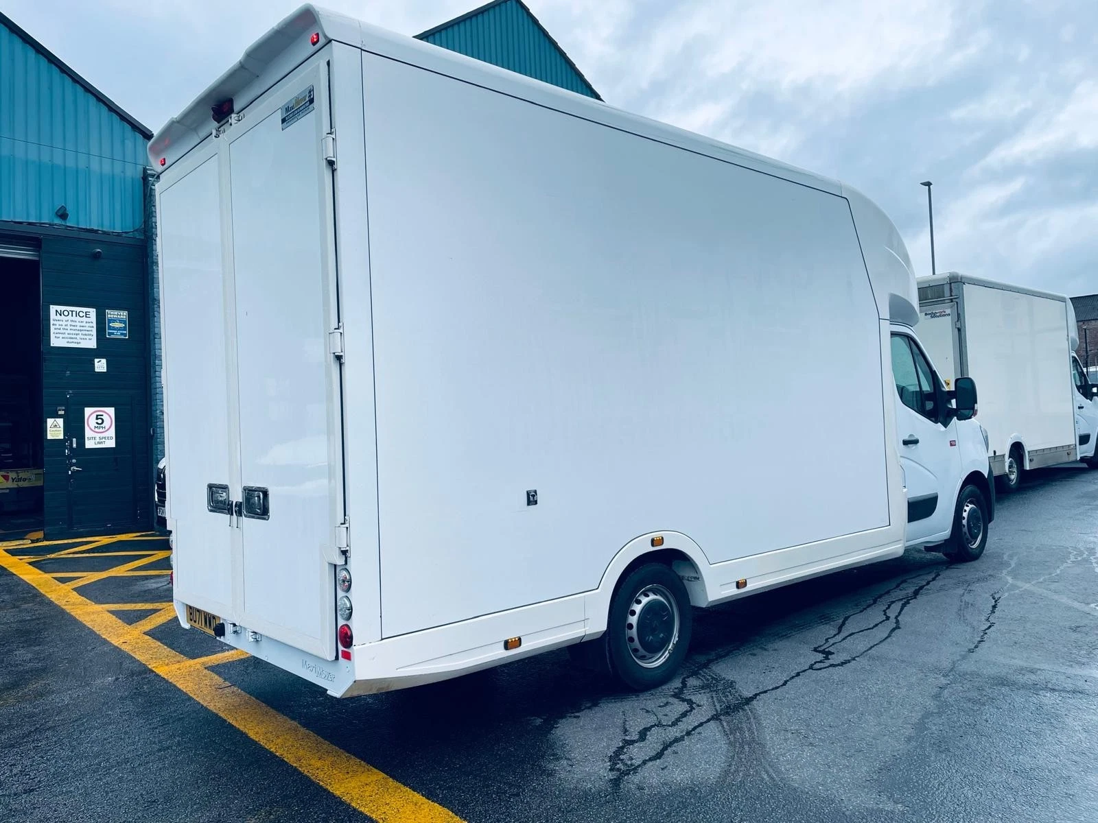
								2021/71 Renault Master 2.3 145 l3 Low loader Luton Van Euro 6 ULEZ COMPLIANT full									