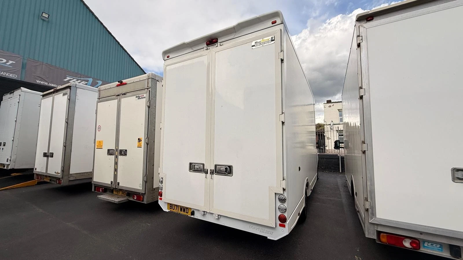 
								2021/71 Renault Master 2.3 145 l3 Low loader Luton Van Euro 6 ULEZ COMPLIANT full									