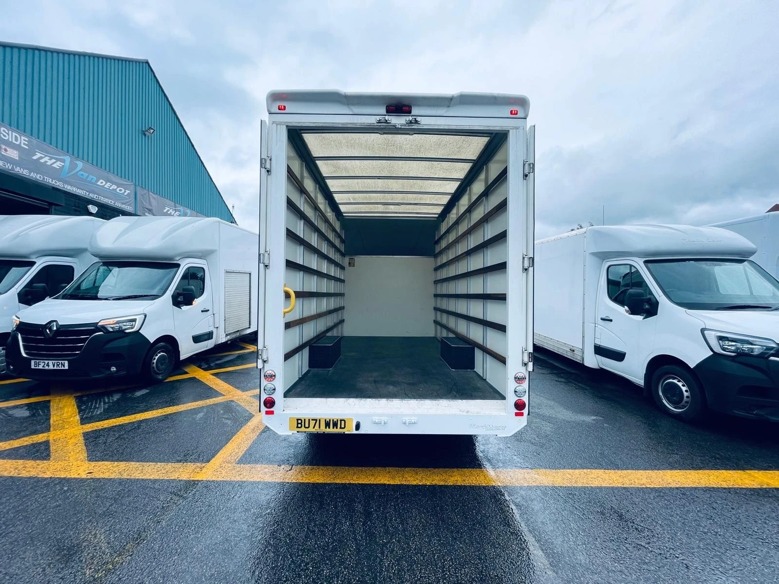 
								2021/71 Renault Master 2.3 145 l3 Low loader Luton Van Euro 6 ULEZ COMPLIANT full									
