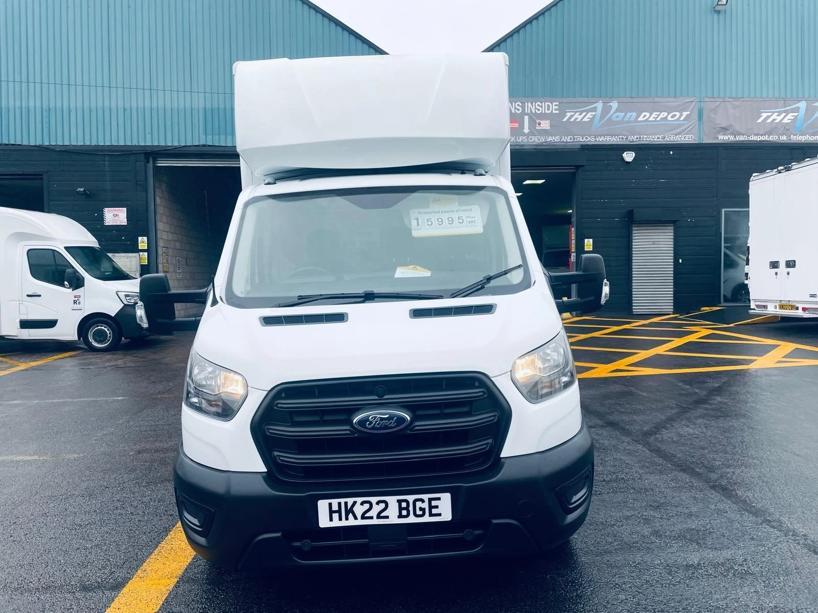 
								2022/22 ford transit 350 mwb L3 Luton tail lift van Euro 6 choice of Luton vans in stock full									