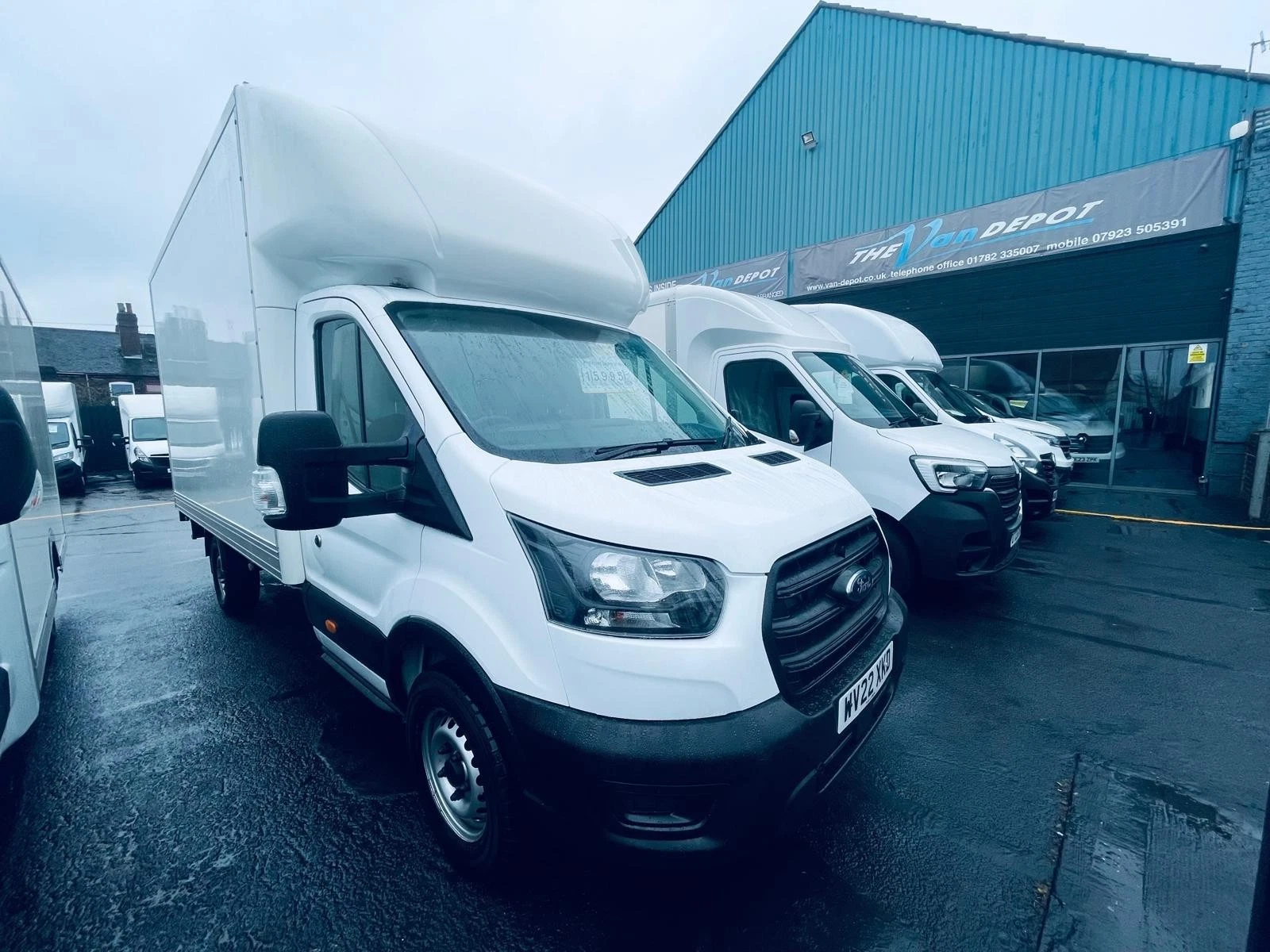 
								2022/22 ford transit 350 mwb L3 Luton tail lift van Euro 6 choice of Luton vans in stock full									