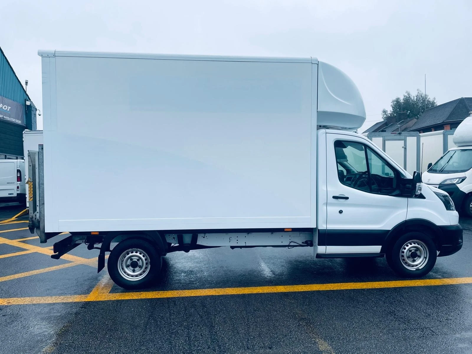 
								2022/22 ford transit 350 mwb L3 Luton tail lift van Euro 6 choice of Luton vans in stock full									