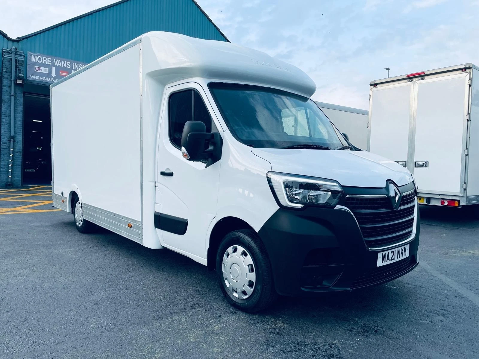 
								2021/21 Renault Master 2.3 145 l3 Low loader Luton Van Euro 6 ULEZ COMPLIANT full									