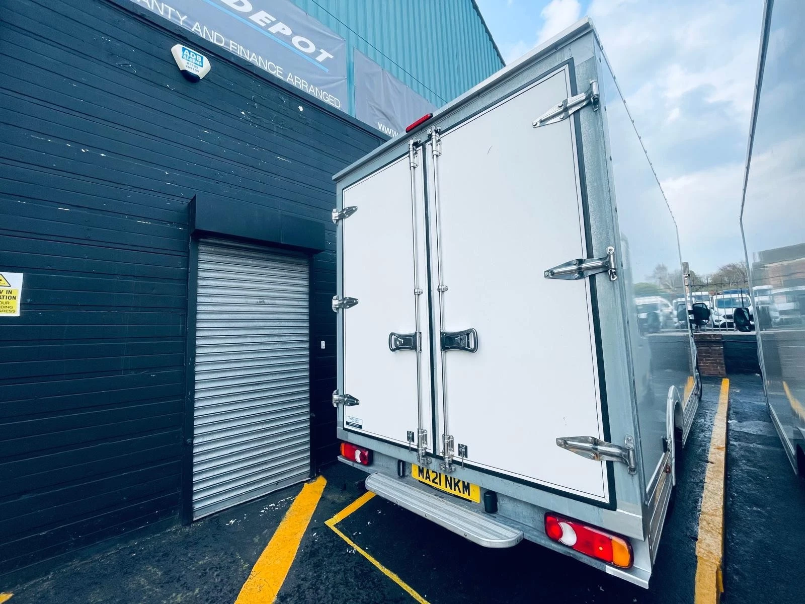 
								2021/21 Renault Master 2.3 145 l3 Low loader Luton Van Euro 6 ULEZ COMPLIANT full									