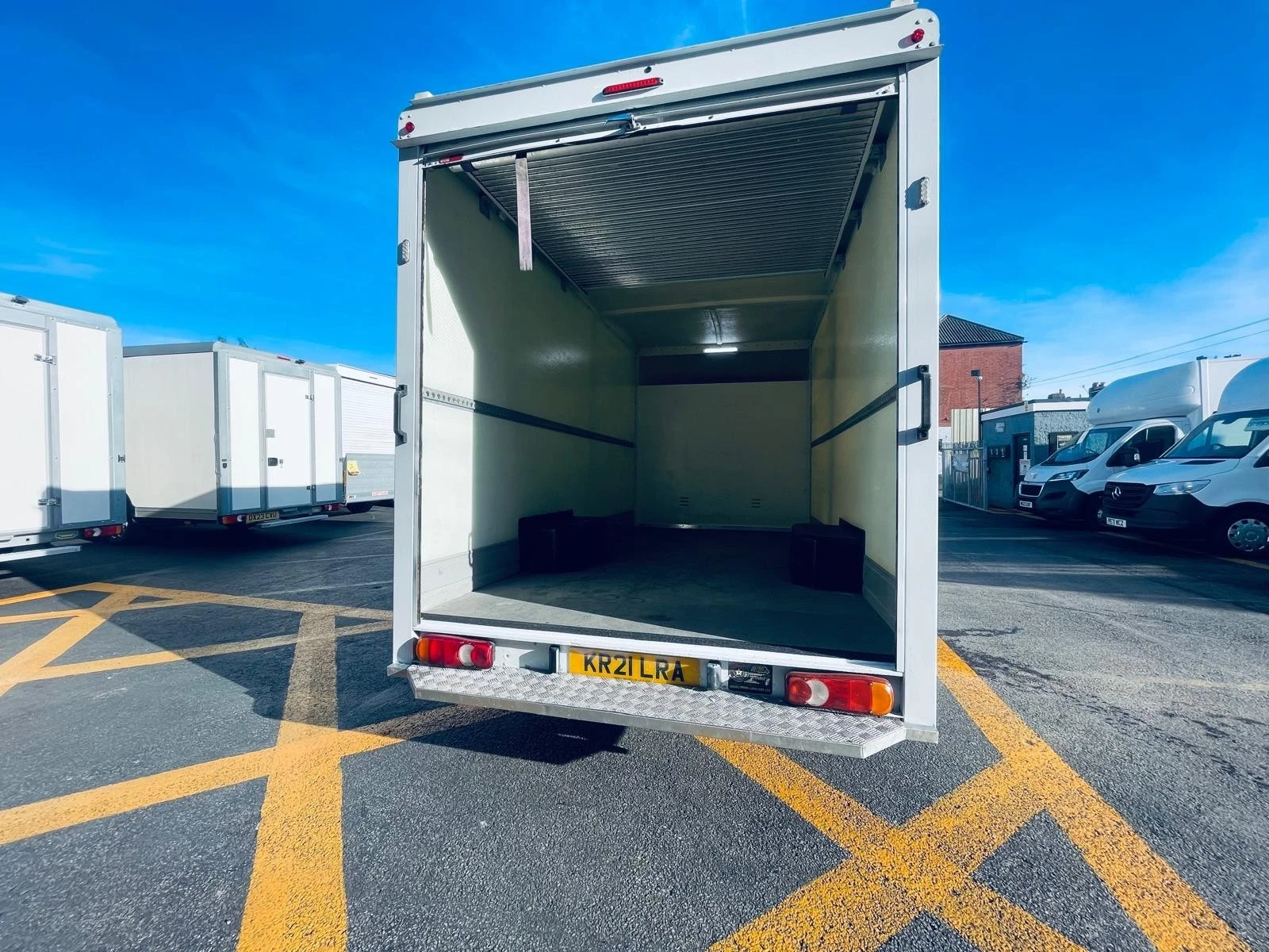 
								2021/21 vauxhall movano 2.3 135 4.3m maxi Low loader Luton Van Euro 6 full									