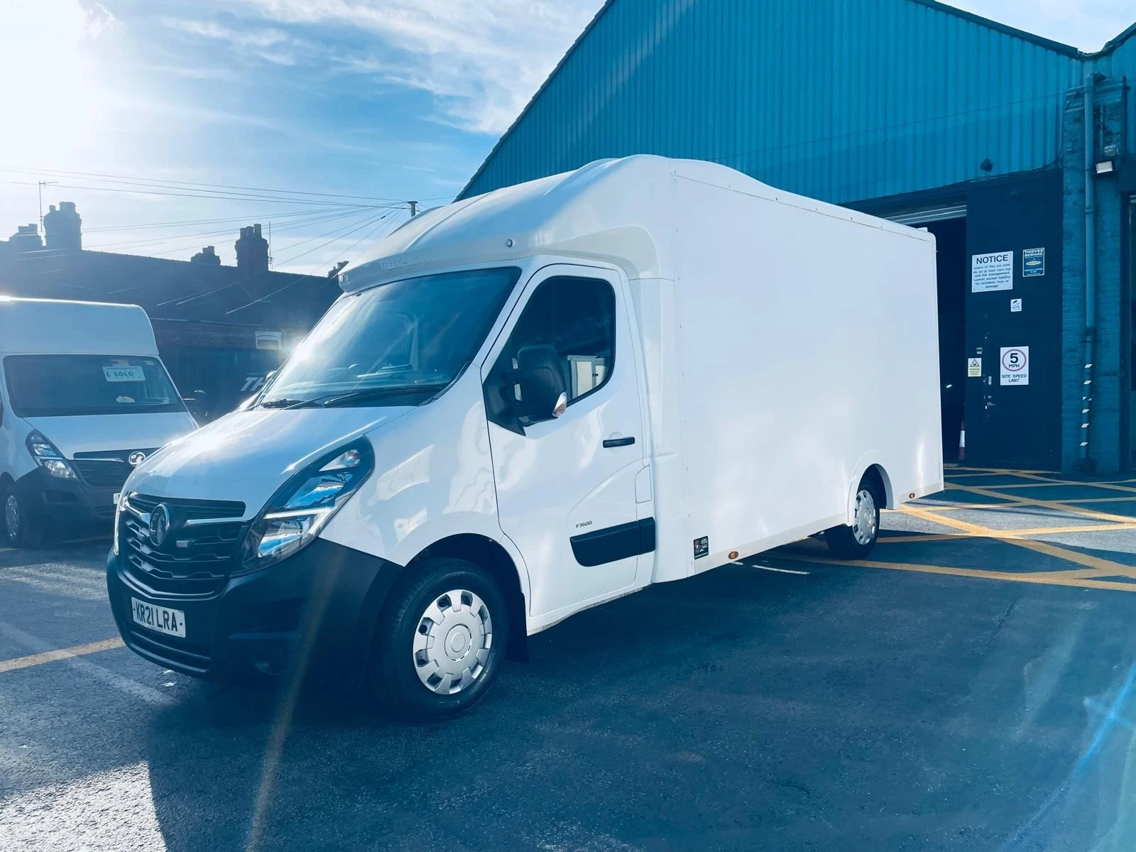 
								2021/21 vauxhall movano 2.3 135 4.3m maxi Low loader Luton Van Euro 6 full									