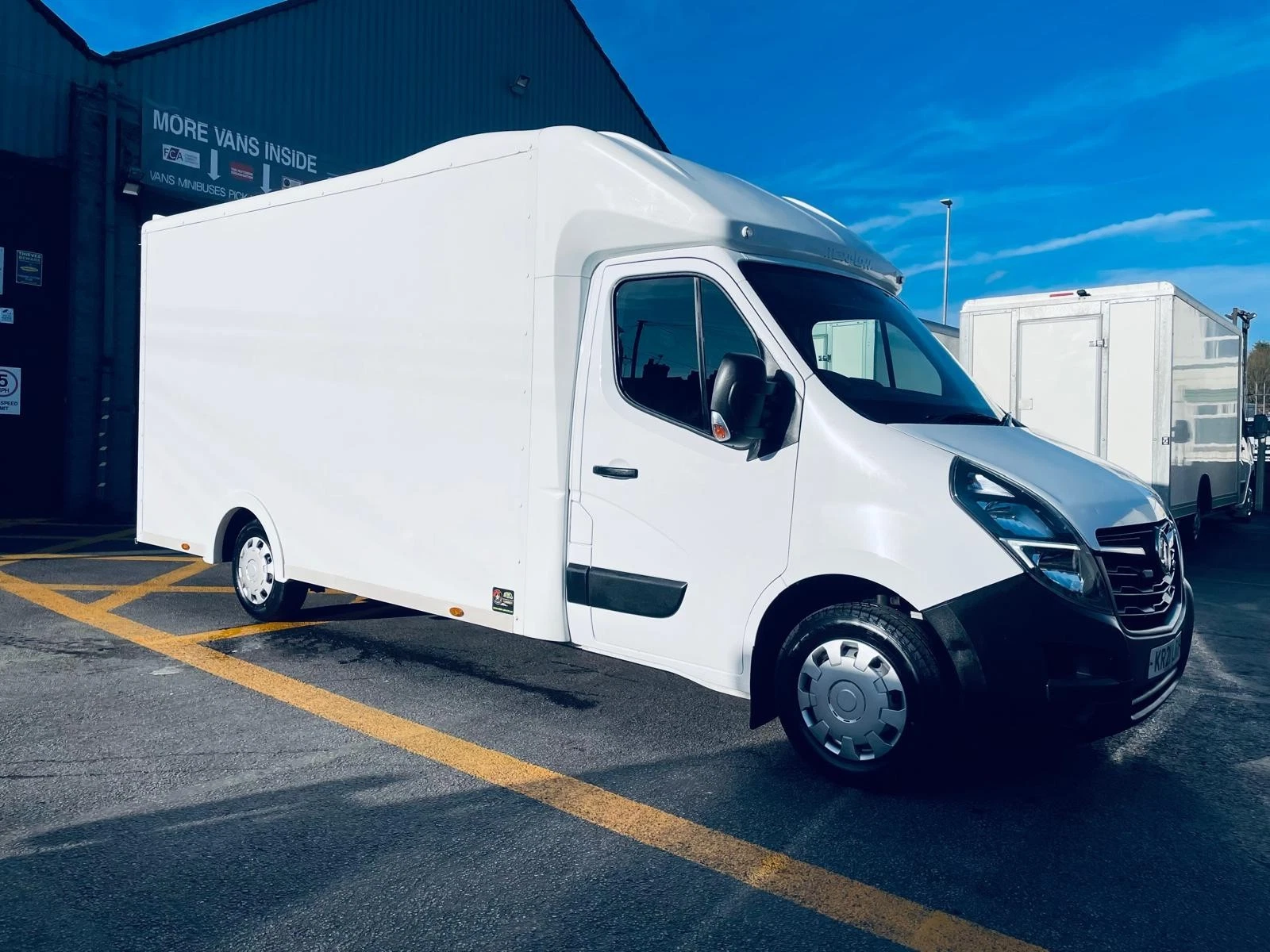 
								2021/21 vauxhall movano 2.3 135 4.3m maxi Low loader Luton Van Euro 6 full									