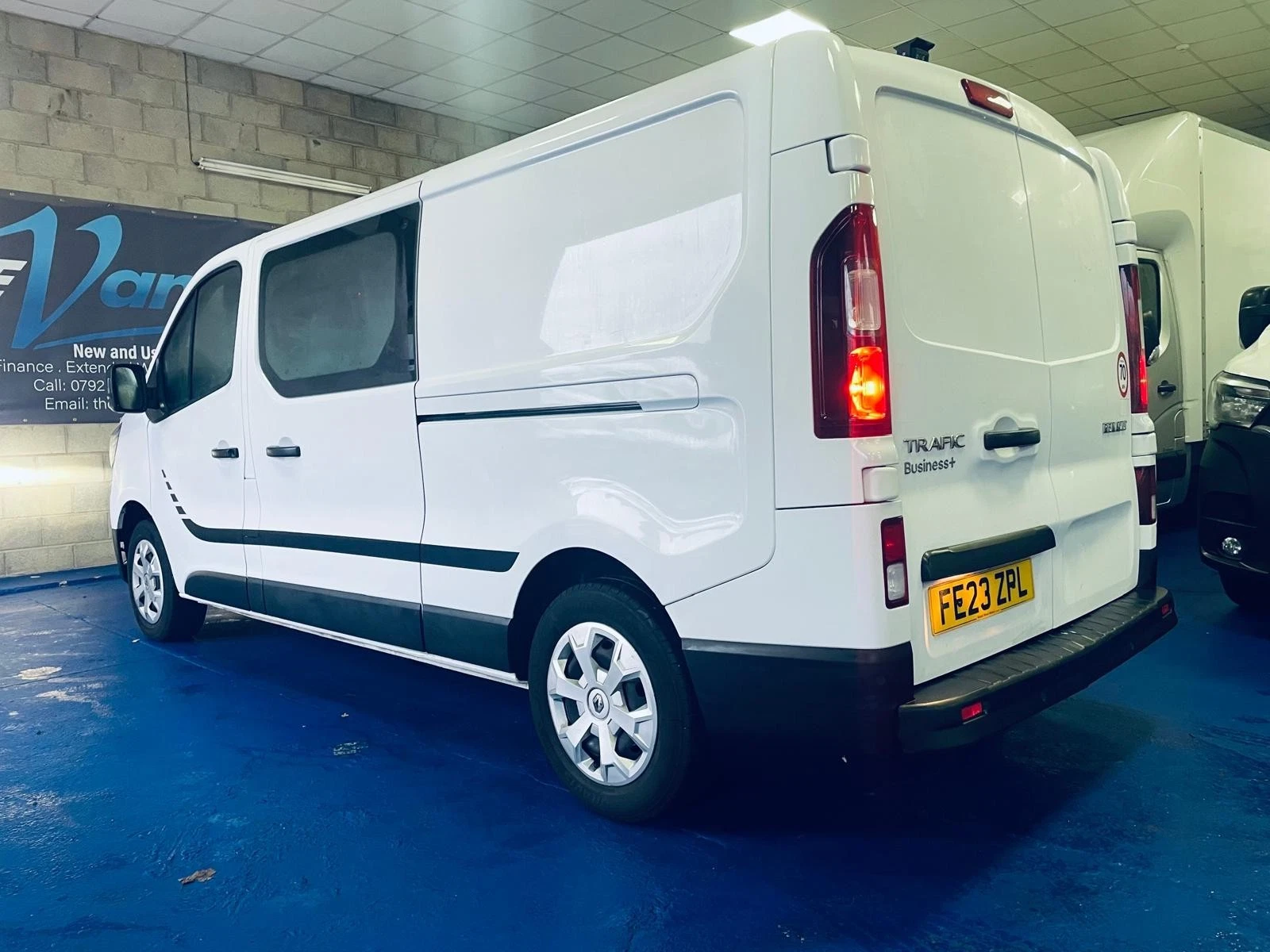 
								2023/23 renault trafic ll30 double cab turbo diesel euro 6 ulez 36044 miles 6 months warranty full service history hpi checked full									