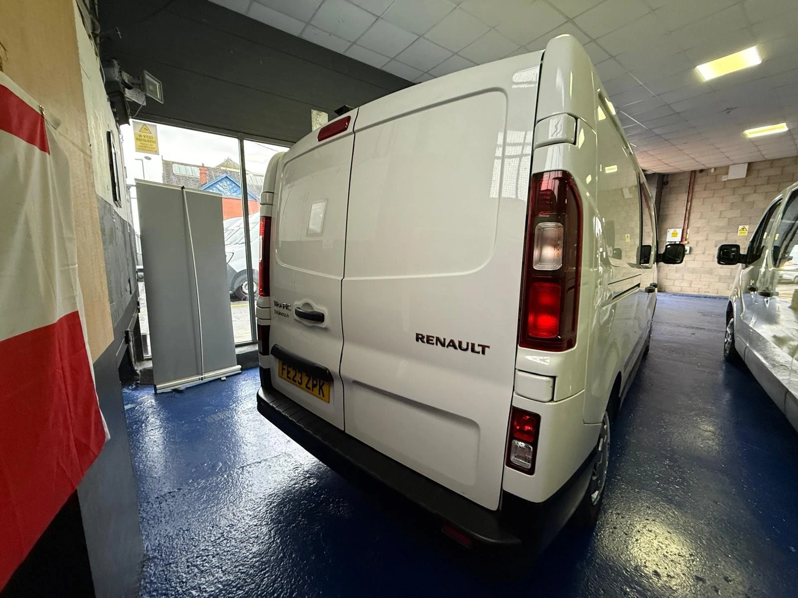 
								2023/23 renault trafic ll30 double cab turbo diesel euro 6 ulez 36044 miles 6 months warranty full service history hpi checked full									
