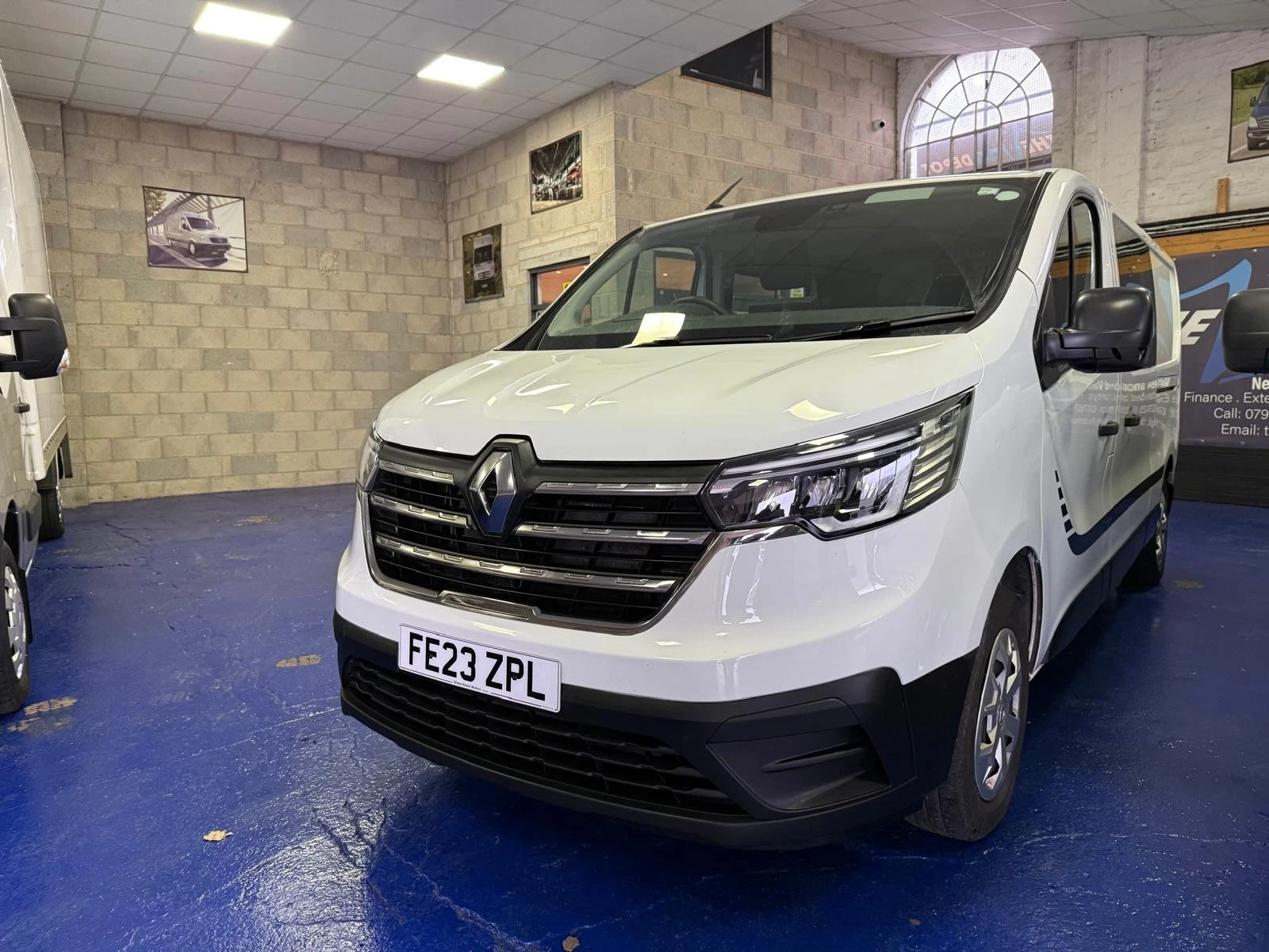 
								2023/23 renault trafic ll30 double cab turbo diesel euro 6 ulez 36044 miles 6 months warranty full service history hpi checked full									