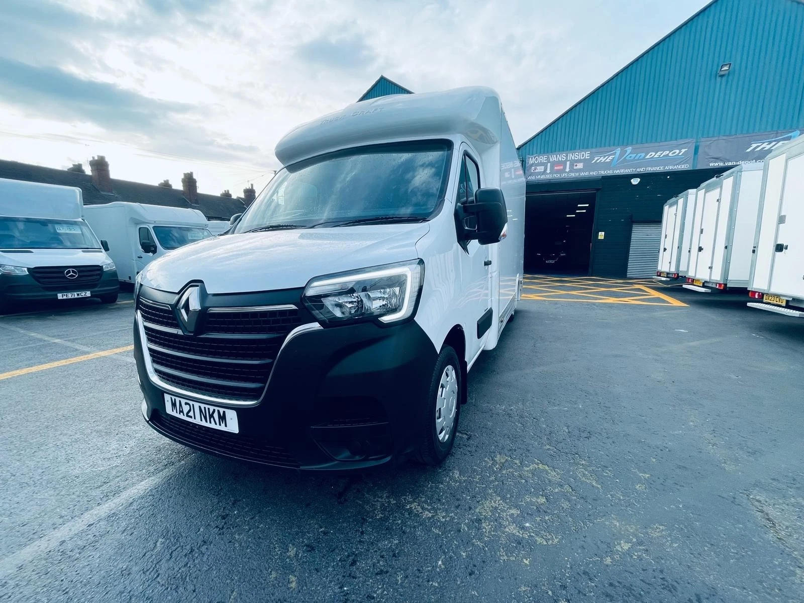 
								2022/72 volkswagen crafter cr35 2.0tdi 5m Loloader Luton Van Euro 6 ULEZ full									