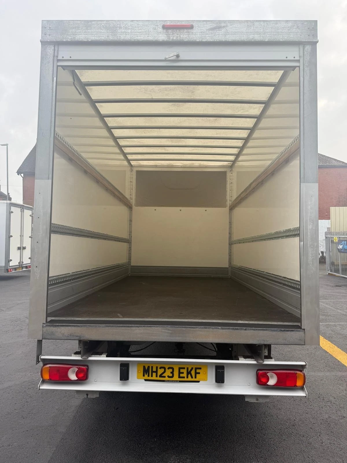 
								2023/23 Peugeot boxer 4.3m Luton Van Euro 6 52k fsh 6 months warranty finance arranged fsh full									