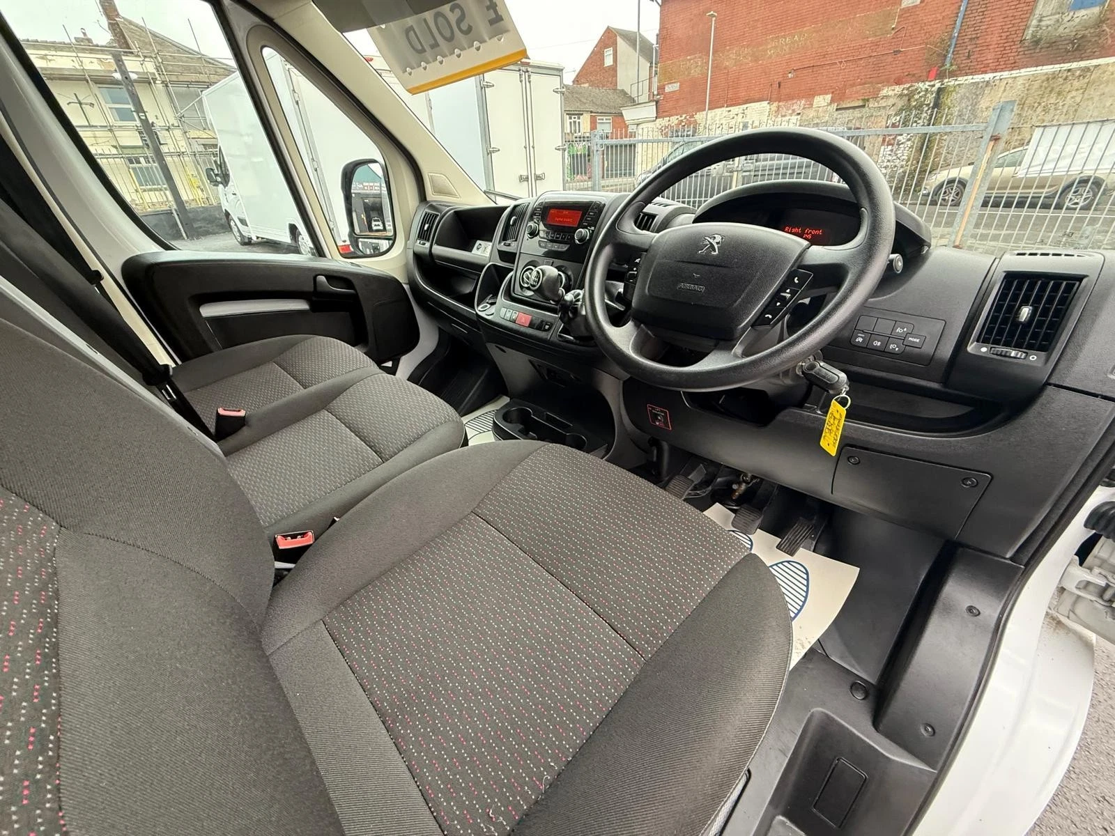 
								2023/23 Peugeot boxer 4.3m Luton Van Euro 6 52k fsh 6 months warranty finance arranged fsh full									
