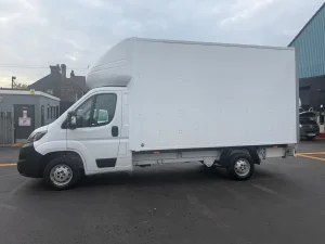 2023/23 Peugeot boxer 4.3m Luton Van Euro 6 52k fsh 6 months warranty finance arranged fsh